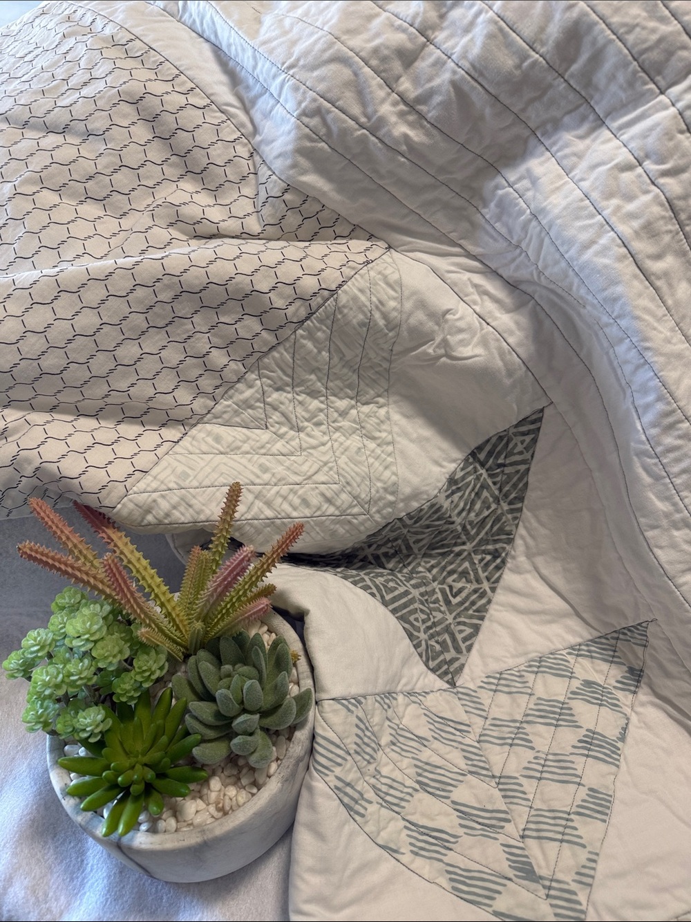 Modern Black and White Geometric Quilt - Contemporary Bedroom Throw